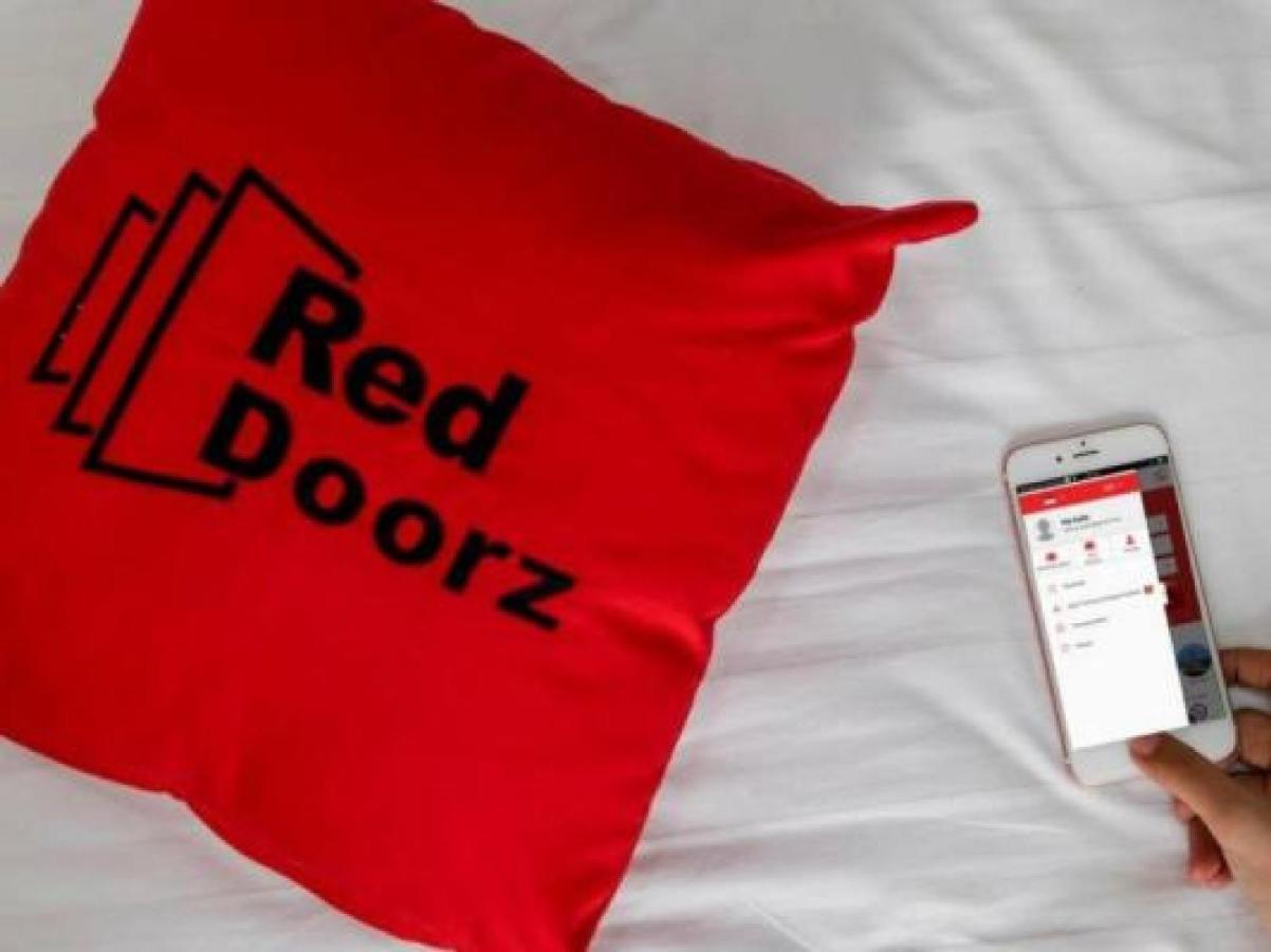 מלון סוראבאיה Reddoorz @ Wiyung 3 מראה חיצוני תמונה